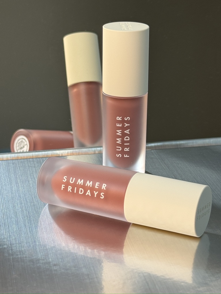 Summer Fridays Lip Oil in Blush Dreams and Soft Mauve. Review and swatches. 